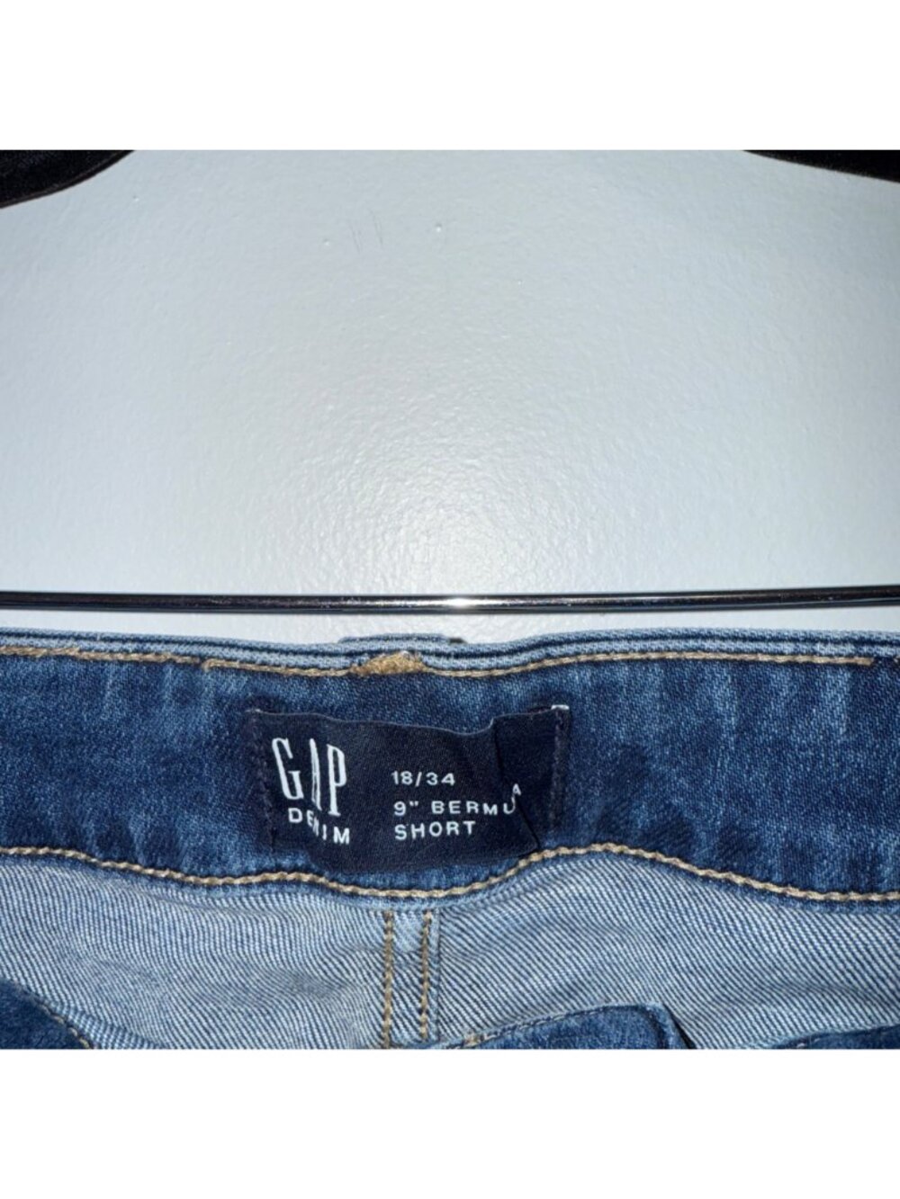 Gap Denim Womens 9" Bermuda Shorts Size 18/34 Dark Wash Cotton Blend Roll Cuff - Picture 5 of 6